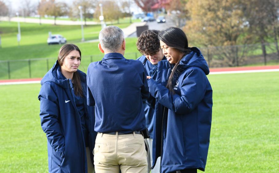 Instructor speaking with Athletic training students